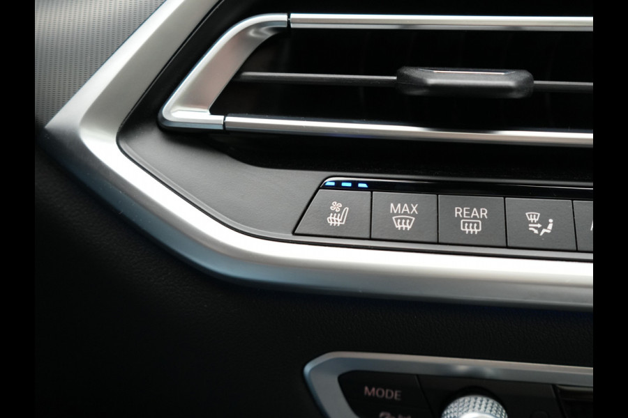 BMW X5 xDrive45e M Sport Plug In Hybrid 394pk Dealer O.H. PHEV | Panodak | Luchtvering | Lederen Sporstoelen Memory & Massage | Stoelventilatie | Harman Kardon | Head Up | Navigatie | Apple Carplay | Sfeerverlichting | Laser LED | DAB |