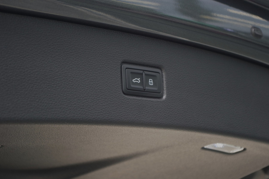 Audi Q7 60 TFSI e 490 PK quattro Pro Line S Competition, Panoramadak, RS-Sportstoelen, Head-Up, Trekhaak