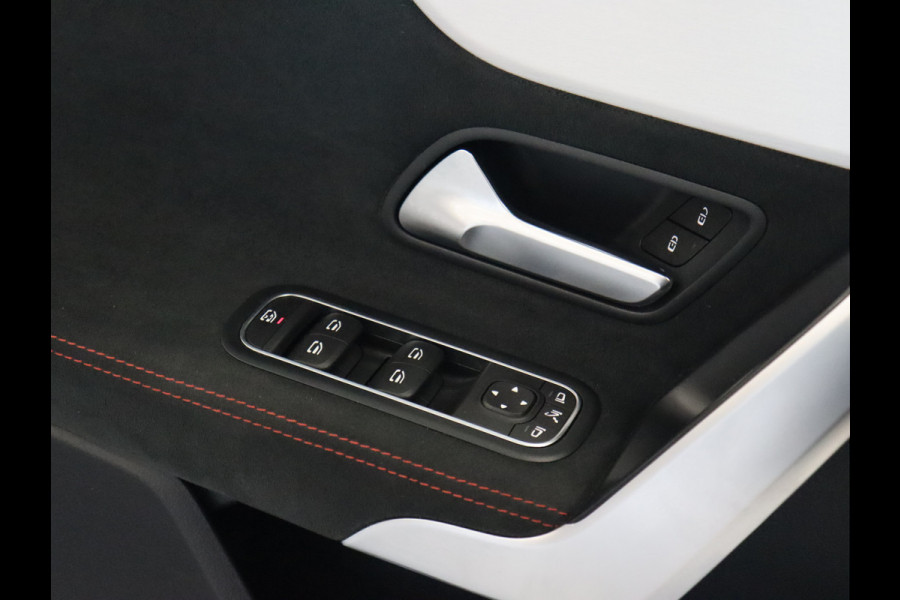 Mercedes-Benz CLA-Klasse 180 AMG Sport [APPLE CARPLAY, ANDROID, CAMERA, STOELVERWARMING, PDC V+A, HALF LEDER, CRUISE, NIEUWSTAAT]