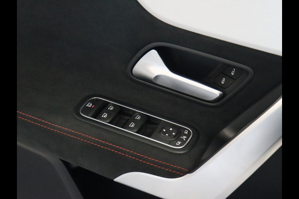 Mercedes-Benz CLA-Klasse 180 AMG Sport [APPLE CARPLAY, ANDROID, CAMERA, STOELVERWARMING, PDC V+A, HALF LEDER, CRUISE, NIEUWSTAAT]