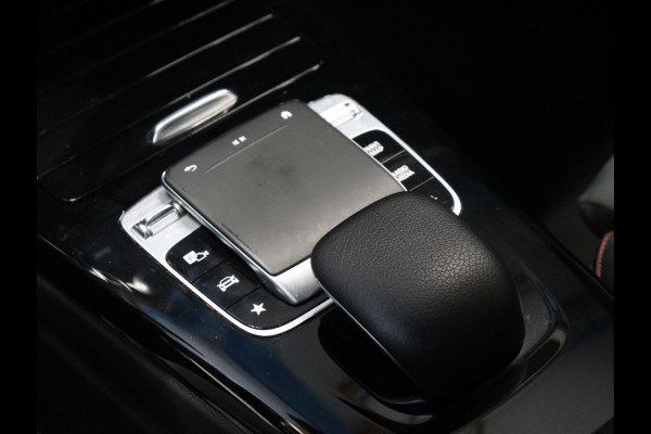 Mercedes-Benz CLA-Klasse 180 AMG Sport [APPLE CARPLAY, ANDROID, CAMERA, STOELVERWARMING, PDC V+A, HALF LEDER, CRUISE, NIEUWSTAAT]