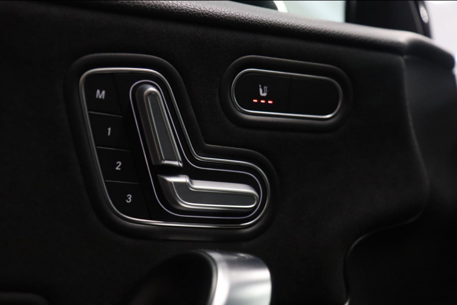Mercedes-Benz A-Klasse 200 AMG /PANODAK/SFEERV/CAM/MEOMORY/LANE/VOL