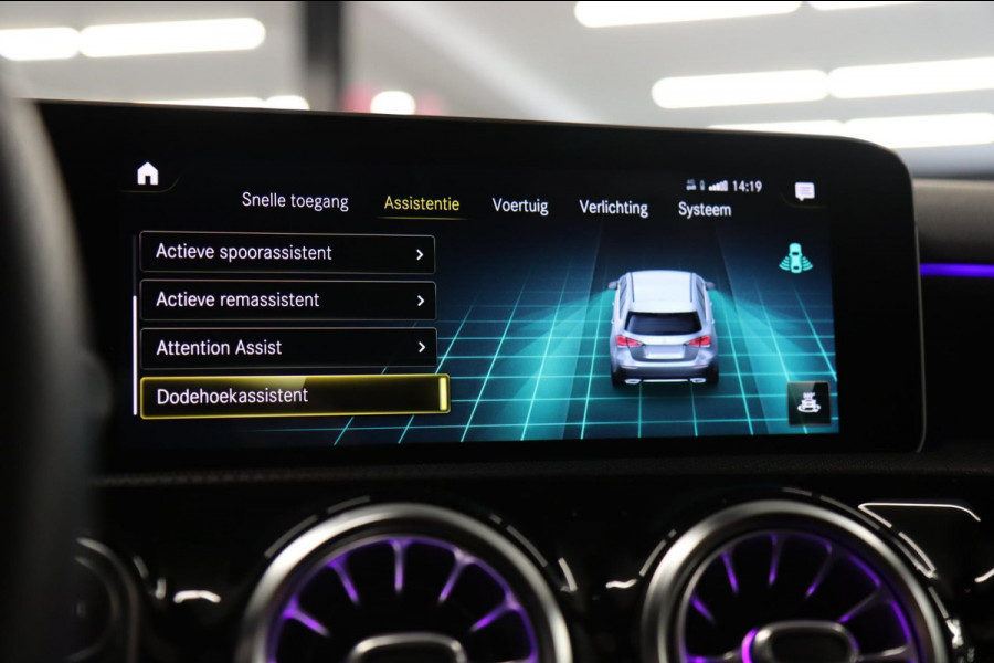 Mercedes-Benz A-Klasse 200 AMG /PANODAK/SFEERV/CAM/MEOMORY/LANE/VOL