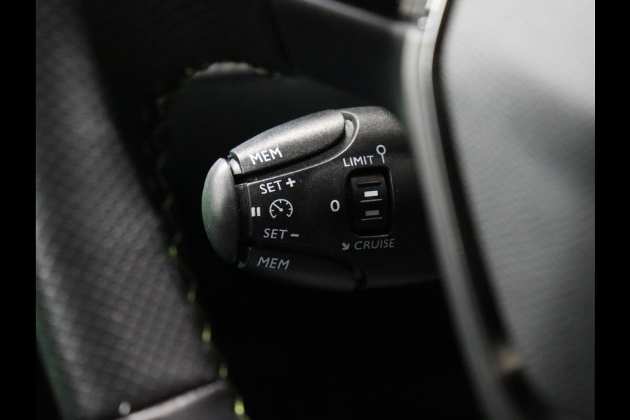 Peugeot 2008 1.2 PureTech GT-Line [APPLE CARPLAY, ANDROID AUTO, KEYLESS, STOELVERW., CAMERA, NIEUWSTAAT]