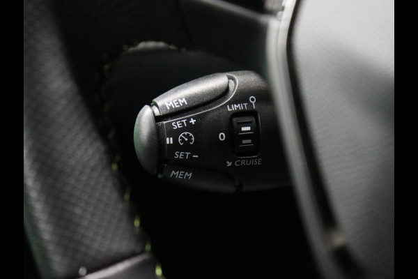 Peugeot 2008 1.2 PureTech GT-Line [APPLE CARPLAY, ANDROID AUTO, KEYLESS, STOELVERW., CAMERA, NIEUWSTAAT]