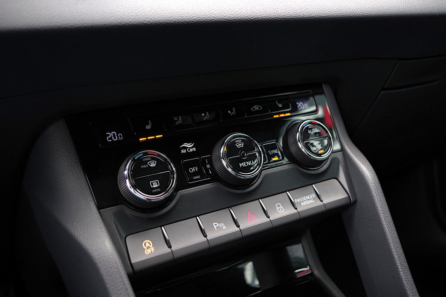 Škoda Karoq 1.5 TSI ACT 150 PK Automaat Sportline BNS, Trekhaak, Panoramadak, Camera, Adap. Cruise Control