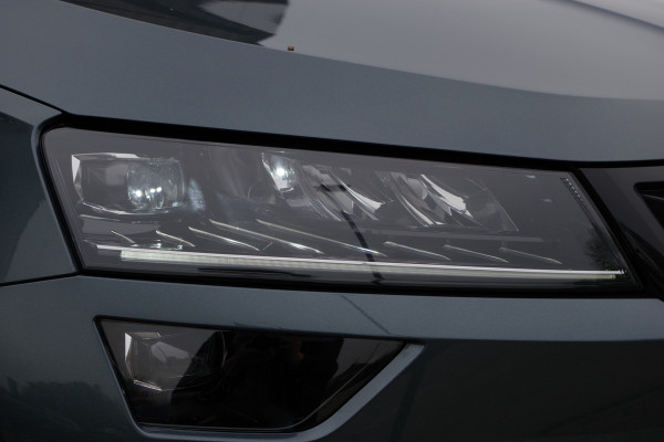 Škoda Karoq 1.5 TSI ACT 150 PK Automaat Sportline BNS, Trekhaak, Panoramadak, Camera, Adap. Cruise Control