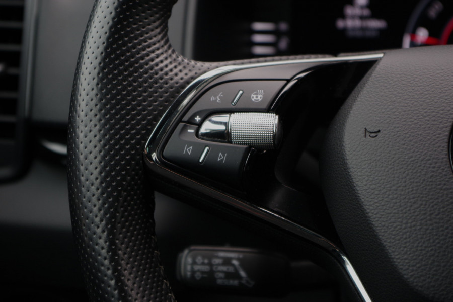 Škoda Karoq 1.5 TSI ACT 150 PK Automaat Sportline BNS, Trekhaak, Panoramadak, Camera, Adap. Cruise Control