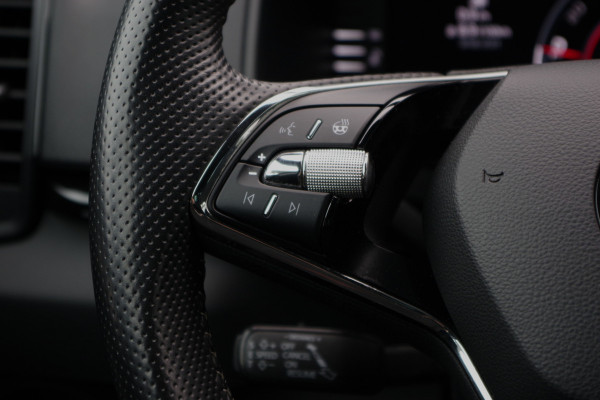 Škoda Karoq 1.5 TSI ACT 150 PK Automaat Sportline BNS, Trekhaak, Panoramadak, Camera, Adap. Cruise Control