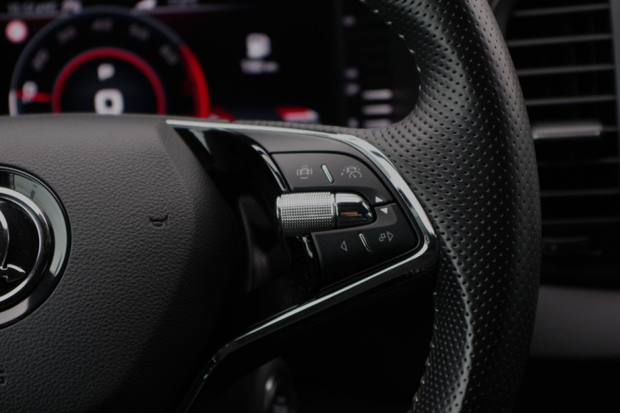 Škoda Karoq 1.5 TSI ACT 150 PK Automaat Sportline BNS, Trekhaak, Panoramadak, Camera, Adap. Cruise Control