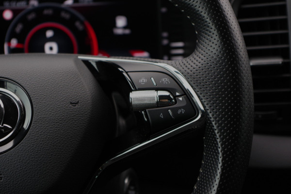 Škoda Karoq 1.5 TSI ACT 150 PK Automaat Sportline BNS, Trekhaak, Panoramadak, Camera, Adap. Cruise Control