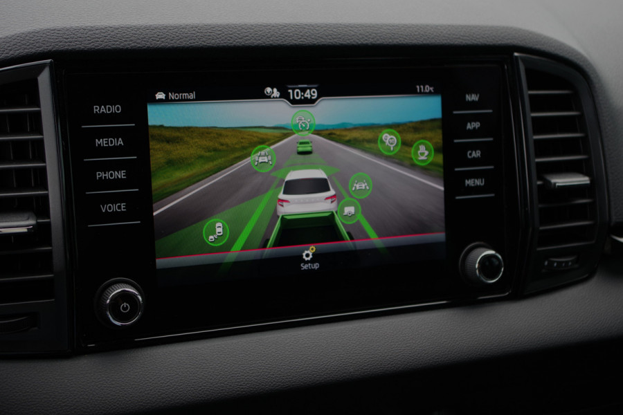 Škoda Karoq 1.5 TSI ACT 150 PK Automaat Sportline BNS, Trekhaak, Panoramadak, Camera, Adap. Cruise Control