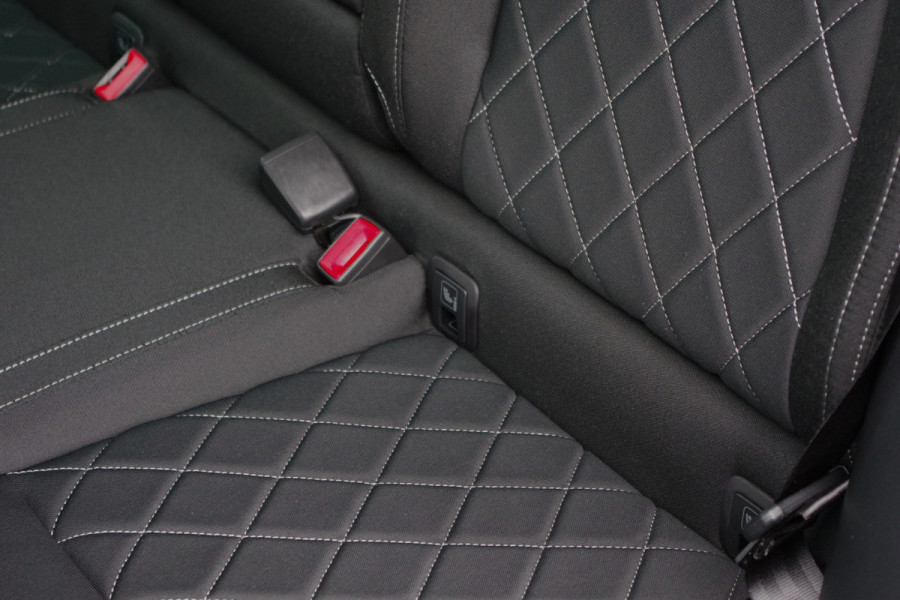 Škoda Karoq 1.5 TSI ACT 150 PK Automaat Sportline BNS, Trekhaak, Panoramadak, Camera, Adap. Cruise Control