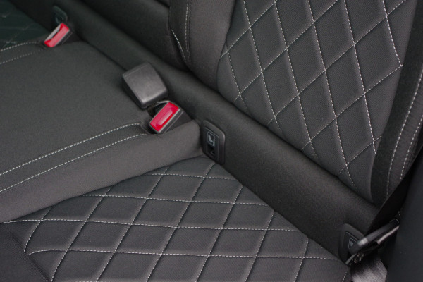 Škoda Karoq 1.5 TSI ACT 150 PK Automaat Sportline BNS, Trekhaak, Panoramadak, Camera, Adap. Cruise Control