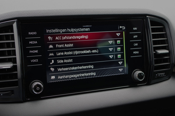 Škoda Karoq 1.5 TSI ACT 150 PK Automaat Sportline BNS, Trekhaak, Panoramadak, Camera, Adap. Cruise Control