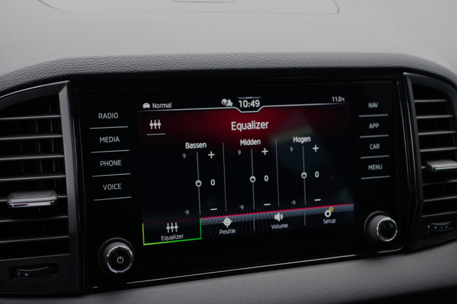 Škoda Karoq 1.5 TSI ACT 150 PK Automaat Sportline BNS, Trekhaak, Panoramadak, Camera, Adap. Cruise Control
