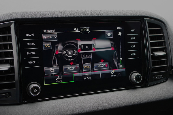 Škoda Karoq 1.5 TSI ACT 150 PK Automaat Sportline BNS, Trekhaak, Panoramadak, Camera, Adap. Cruise Control