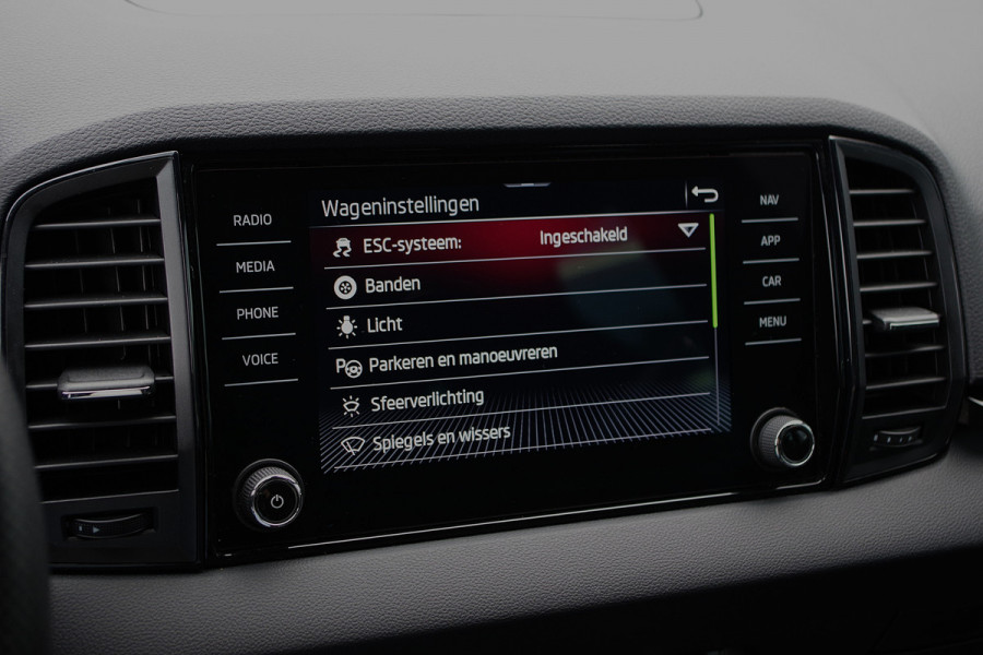 Škoda Karoq 1.5 TSI ACT 150 PK Automaat Sportline BNS, Trekhaak, Panoramadak, Camera, Adap. Cruise Control