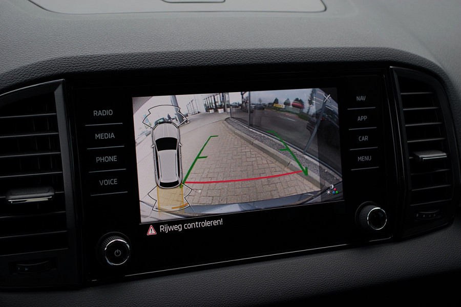 Škoda Karoq 1.5 TSI ACT 150 PK Automaat Sportline BNS, Trekhaak, Panoramadak, Camera, Adap. Cruise Control