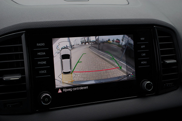 Škoda Karoq 1.5 TSI ACT 150 PK Automaat Sportline BNS, Trekhaak, Panoramadak, Camera, Adap. Cruise Control