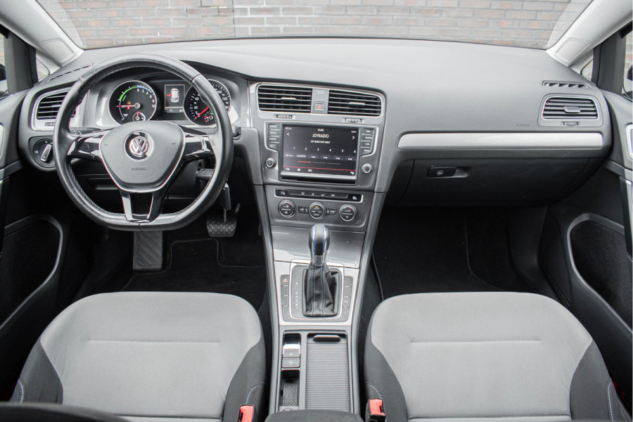 Volkswagen e-Golf | Cruise Control