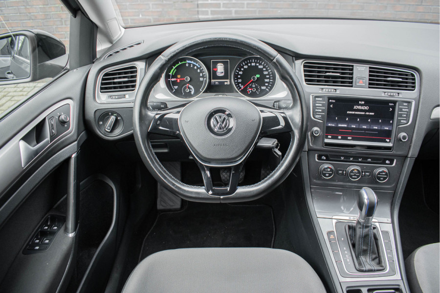 Volkswagen e-Golf | Cruise Control