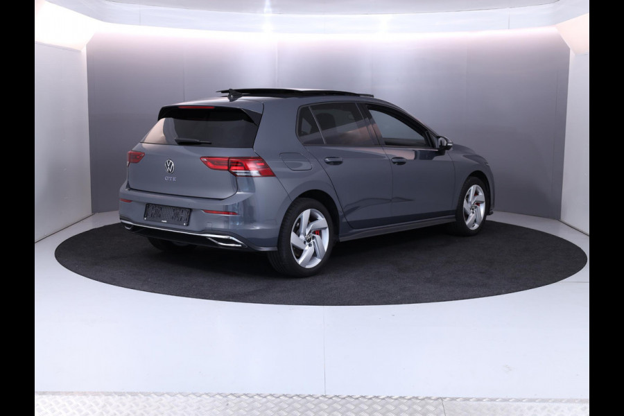 Volkswagen Golf 1.4 eHybrid GTE 245 pk Automaat (DSG) | Navigatie | Panoramadak | Parkeersensoren | Adaptieve cruise control | Stoelverwarming |