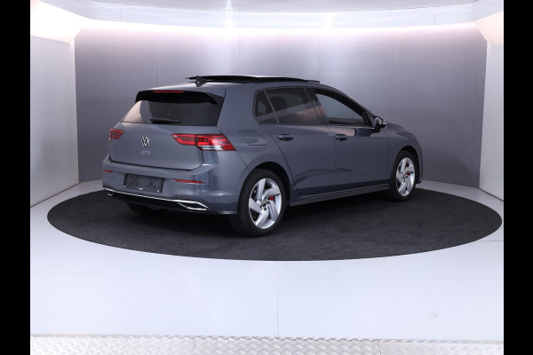 Volkswagen Golf 1.4 eHybrid GTE 245 pk Automaat (DSG) | Navigatie | Panoramadak | Parkeersensoren | Adaptieve cruise control | Stoelverwarming |