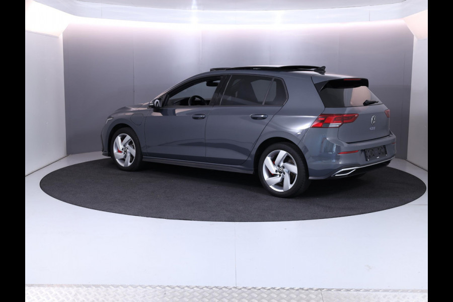 Volkswagen Golf 1.4 eHybrid GTE 245 pk Automaat (DSG) | Navigatie | Panoramadak | Parkeersensoren | Adaptieve cruise control | Stoelverwarming |