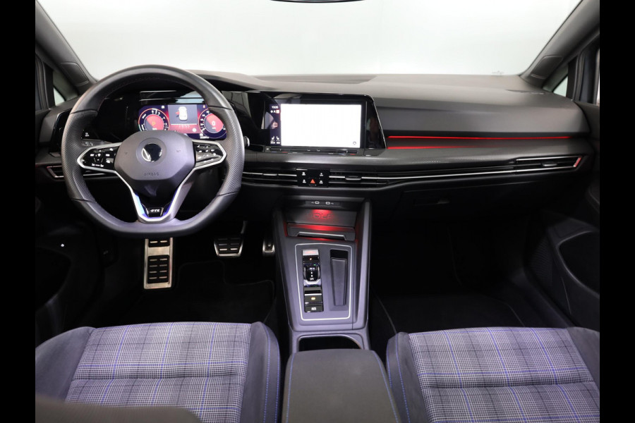 Volkswagen Golf 1.4 eHybrid GTE 245 pk Automaat (DSG) | Navigatie | Panoramadak | Parkeersensoren | Adaptieve cruise control | Stoelverwarming |