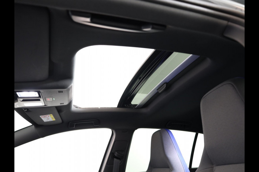 Volkswagen Golf 1.4 eHybrid GTE 245 pk Automaat (DSG) | Navigatie | Panoramadak | Parkeersensoren | Adaptieve cruise control | Stoelverwarming |