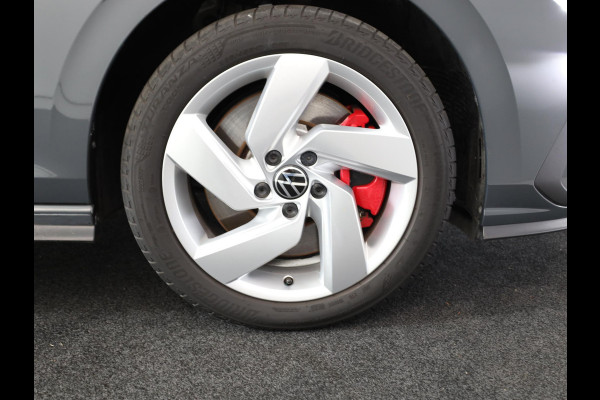 Volkswagen Golf 1.4 eHybrid GTE 245 pk Automaat (DSG) | Navigatie | Panoramadak | Parkeersensoren | Adaptieve cruise control | Stoelverwarming |