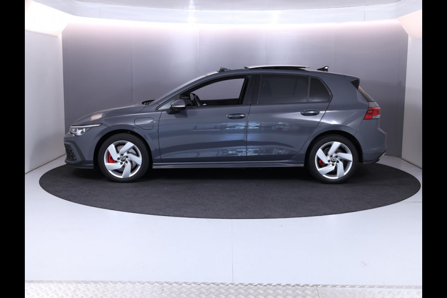 Volkswagen Golf 1.4 eHybrid GTE 245 pk Automaat (DSG) | Navigatie | Panoramadak | Parkeersensoren | Adaptieve cruise control | Stoelverwarming |