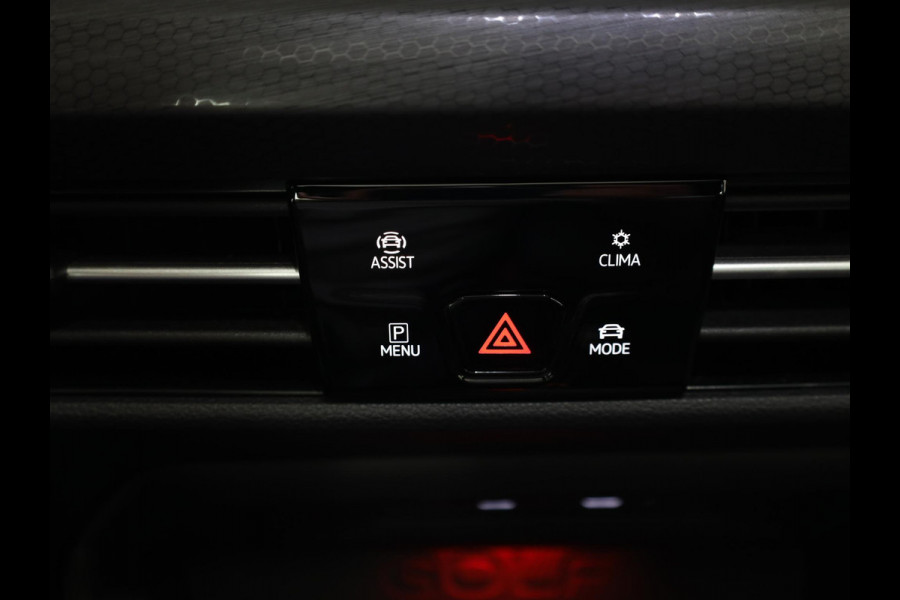 Volkswagen Golf 1.4 eHybrid GTE 245 pk Automaat (DSG) | Navigatie | Panoramadak | Parkeersensoren | Adaptieve cruise control | Stoelverwarming |