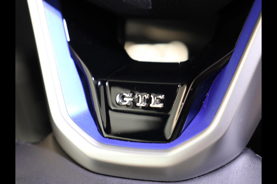 Volkswagen Golf 1.4 eHybrid GTE 245 pk Automaat (DSG) | Navigatie | Panoramadak | Parkeersensoren | Adaptieve cruise control | Stoelverwarming |