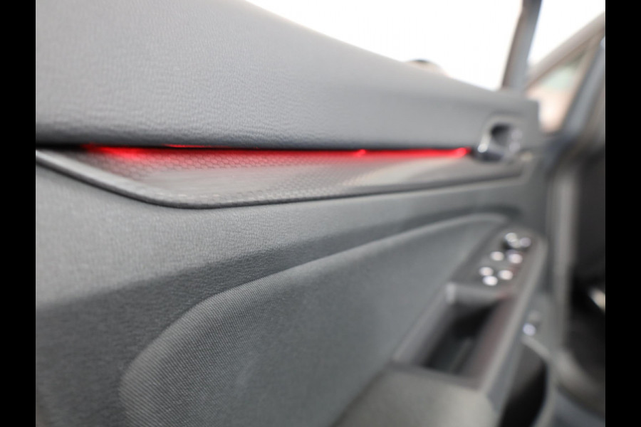 Volkswagen Golf 1.4 eHybrid GTE 245 pk Automaat (DSG) | Navigatie | Panoramadak | Parkeersensoren | Adaptieve cruise control | Stoelverwarming |