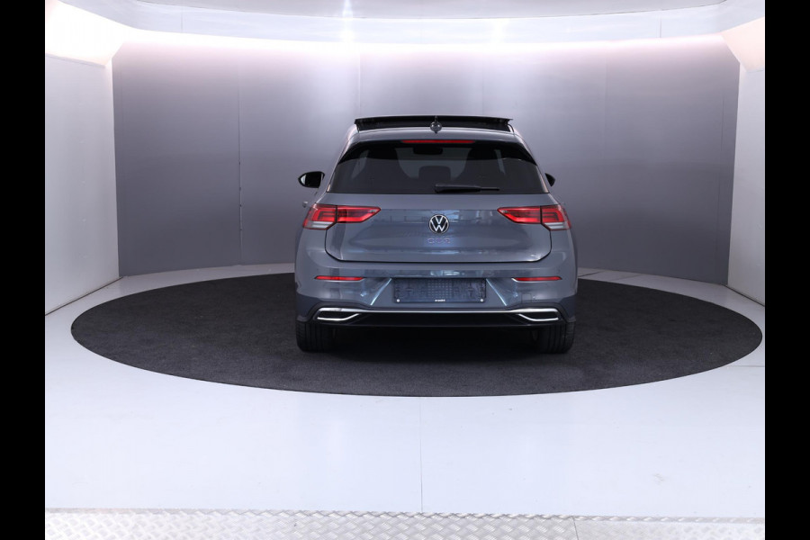 Volkswagen Golf 1.4 eHybrid GTE 245 pk Automaat (DSG) | Navigatie | Panoramadak | Parkeersensoren | Adaptieve cruise control | Stoelverwarming |