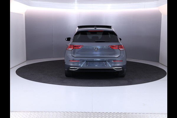 Volkswagen Golf 1.4 eHybrid GTE 245 pk Automaat (DSG) | Navigatie | Panoramadak | Parkeersensoren | Adaptieve cruise control | Stoelverwarming |