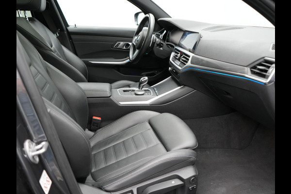 BMW 3 Serie Touring 330e M Sport Plug In Hybrid Dealer O.H. PHEV | Panodak | Lederen Sportstoelen Verwarmd | Adaptive Cruise | Navigatie | Apple Carplay | Camera | DAB | Sfeerverlichting |