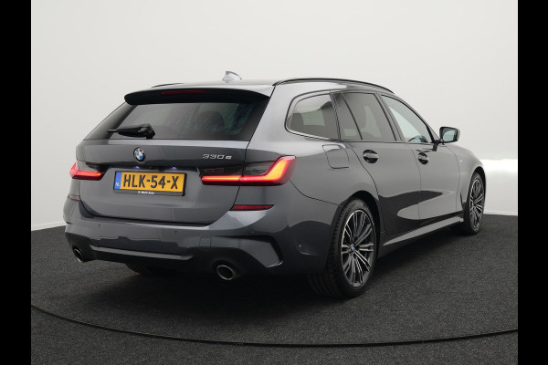 BMW 3 Serie Touring 330e M Sport Plug In Hybrid Dealer O.H. PHEV | Panodak | Lederen Sportstoelen Verwarmd | Adaptive Cruise | Navigatie | Apple Carplay | Camera | DAB | Sfeerverlichting |