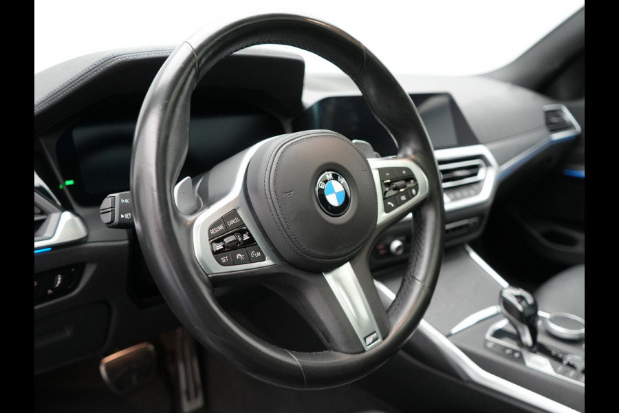 BMW 3 Serie Touring 330e M Sport Plug In Hybrid Dealer O.H. PHEV | Panodak | Lederen Sportstoelen Verwarmd | Adaptive Cruise | Navigatie | Apple Carplay | Camera | DAB | Sfeerverlichting |
