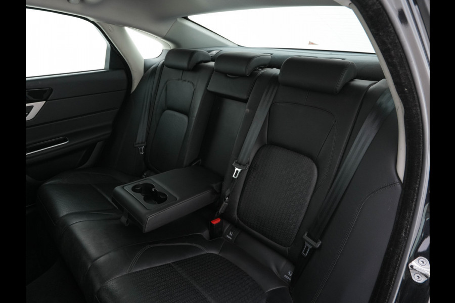 Jaguar XF 2.0 Portfolio Aut. *WINDSOR-FULL-LEATHER | BI-XENON | NAVI-FULLMAP | JAGUAR-AUDIO | CAMERA | COMFORT-SEATS | SHIFT-PADDLES | LANE-ASSIST | KEYLESS | HEATED-SEATS |  ECC | PDC | CRUISE | 18"ALU*