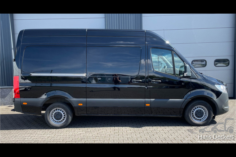 Mercedes-Benz Sprinter 316 L2H2 Zwart MBUX Trekhaak 3500kg 163pk Airco