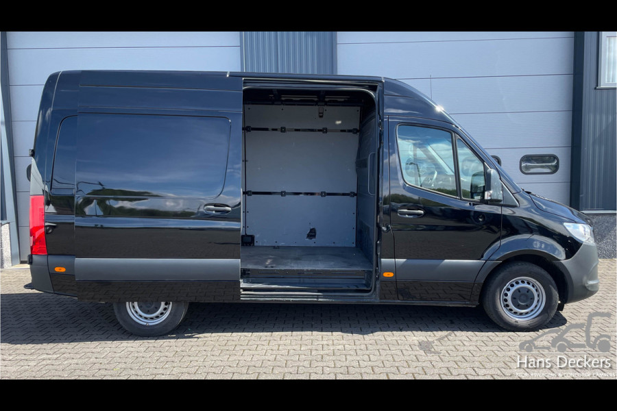 Mercedes-Benz Sprinter 316 L2H2 Zwart MBUX Trekhaak 3500kg 163pk Airco