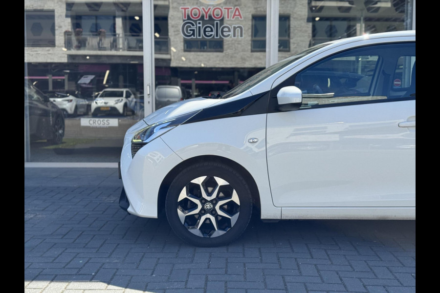 Toyota Aygo 1.0 VVT-i X-Joy | Apple CarPlay/Android Auto, Lichtmetalen velgen, Parkeercamera, Stuurbediening, In hoogte verstelbare stoel