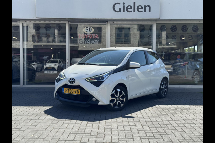 Toyota Aygo 1.0 VVT-i X-Joy | Apple CarPlay/Android Auto, Lichtmetalen velgen, Parkeercamera, Stuurbediening, In hoogte verstelbare stoel