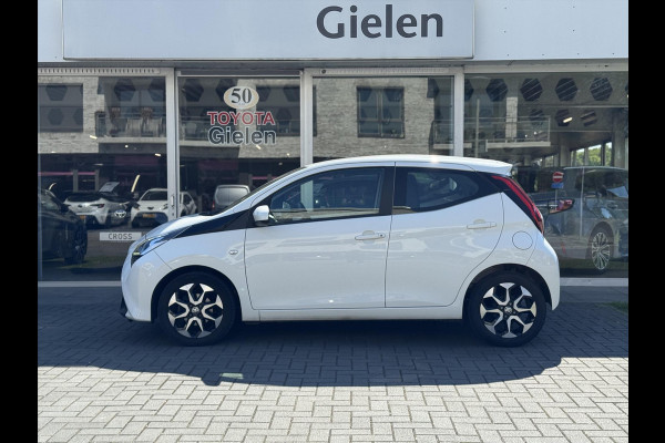 Toyota Aygo 1.0 VVT-i X-Joy | Apple CarPlay/Android Auto, Lichtmetalen velgen, Parkeercamera, Stuurbediening, In hoogte verstelbare stoel