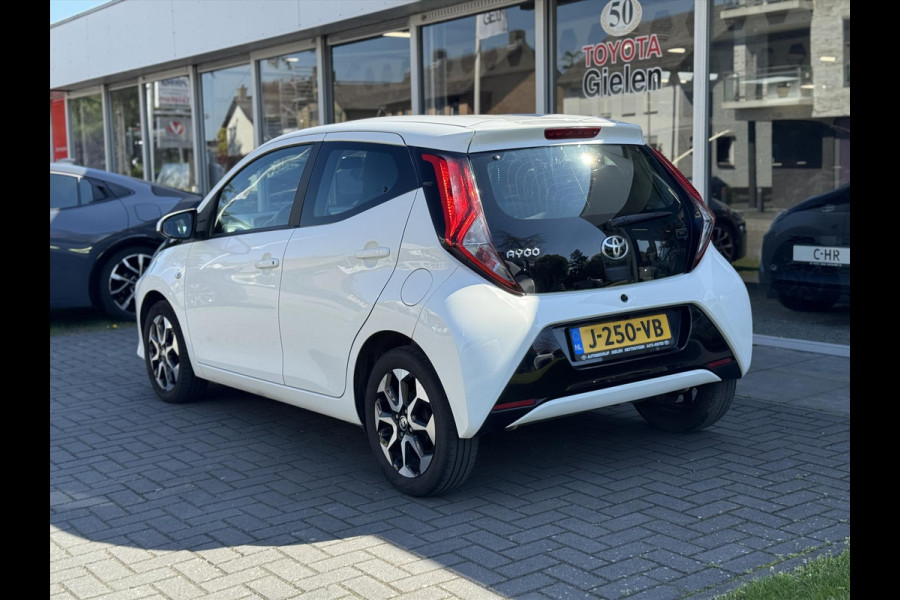 Toyota Aygo 1.0 VVT-i X-Joy | Apple CarPlay/Android Auto, Lichtmetalen velgen, Parkeercamera, Stuurbediening, In hoogte verstelbare stoel