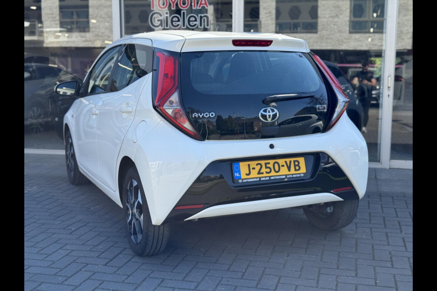 Toyota Aygo 1.0 VVT-i X-Joy | Apple CarPlay/Android Auto, Lichtmetalen velgen, Parkeercamera, Stuurbediening, In hoogte verstelbare stoel