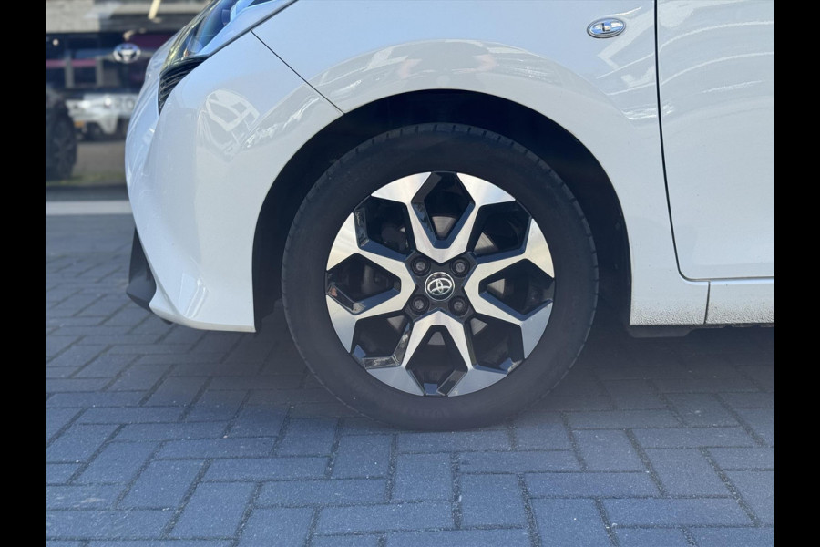 Toyota Aygo 1.0 VVT-i X-Joy | Apple CarPlay/Android Auto, Lichtmetalen velgen, Parkeercamera, Stuurbediening, In hoogte verstelbare stoel